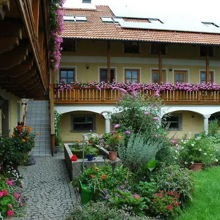 Farm stay Loew *